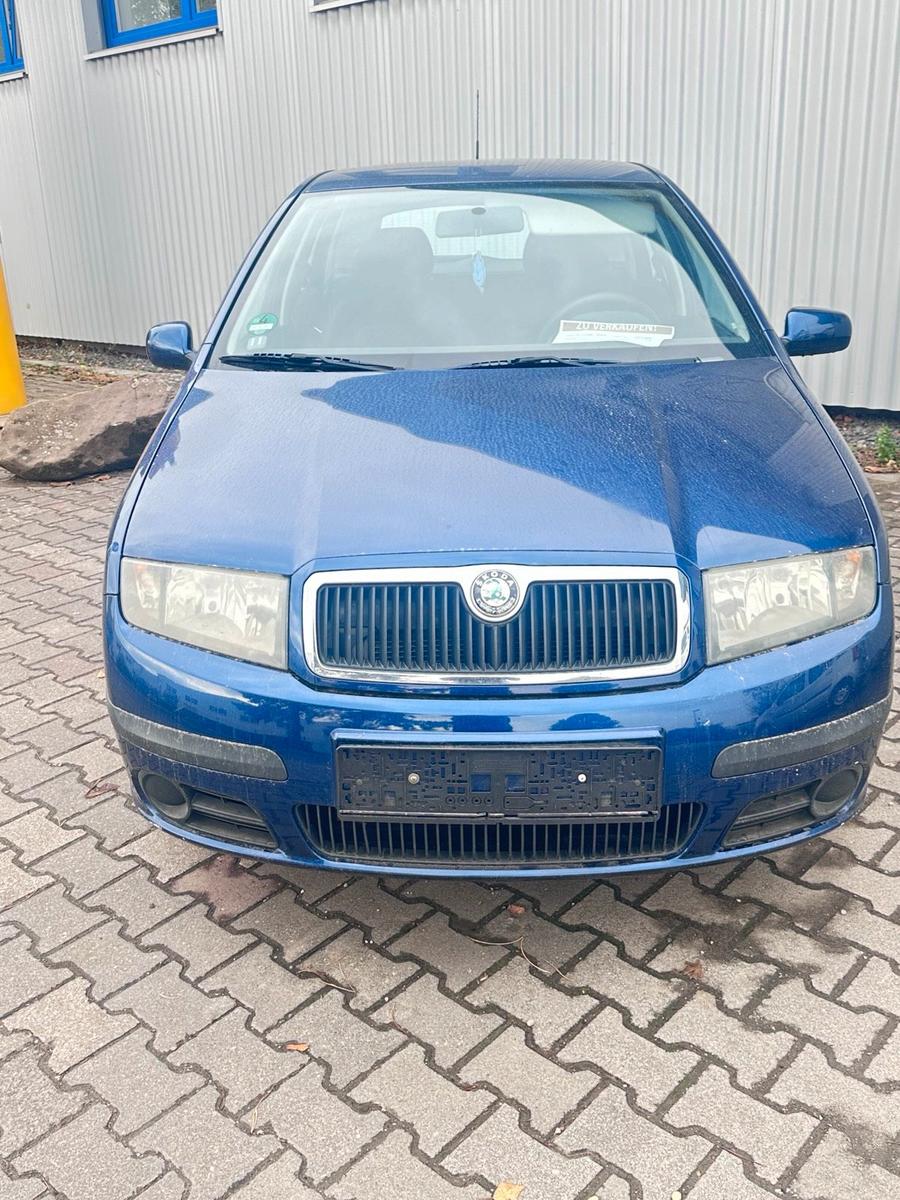 Skoda Fabia 2006 — rear view