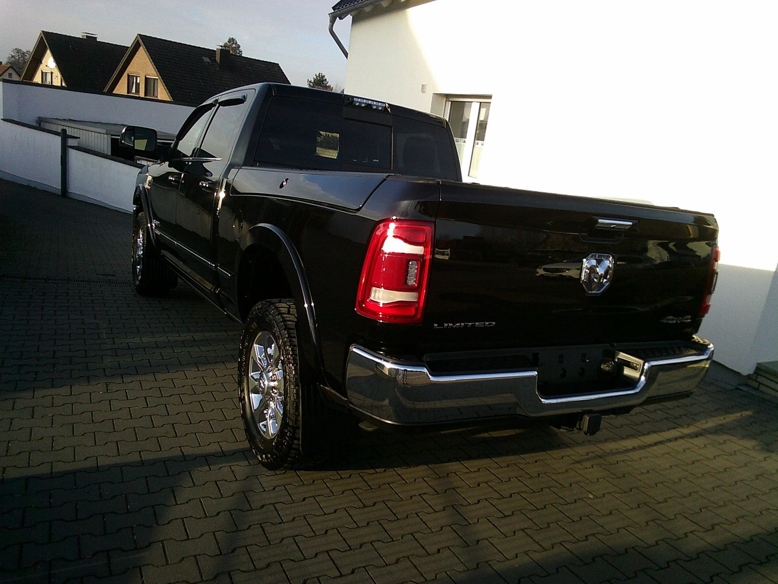 Fahrzeugabbildung Dodge RAM 2500 Limited Crew Cab 6,7 Cummins/Box
