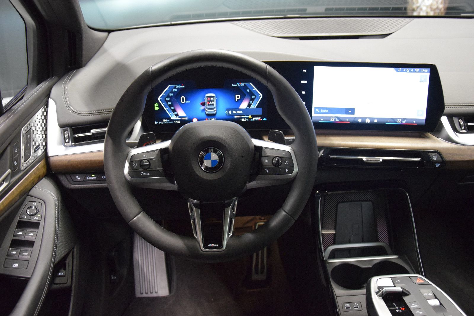 Fahrzeugabbildung BMW 218 i M Sport Active Tourer Pano Memory H K ACC