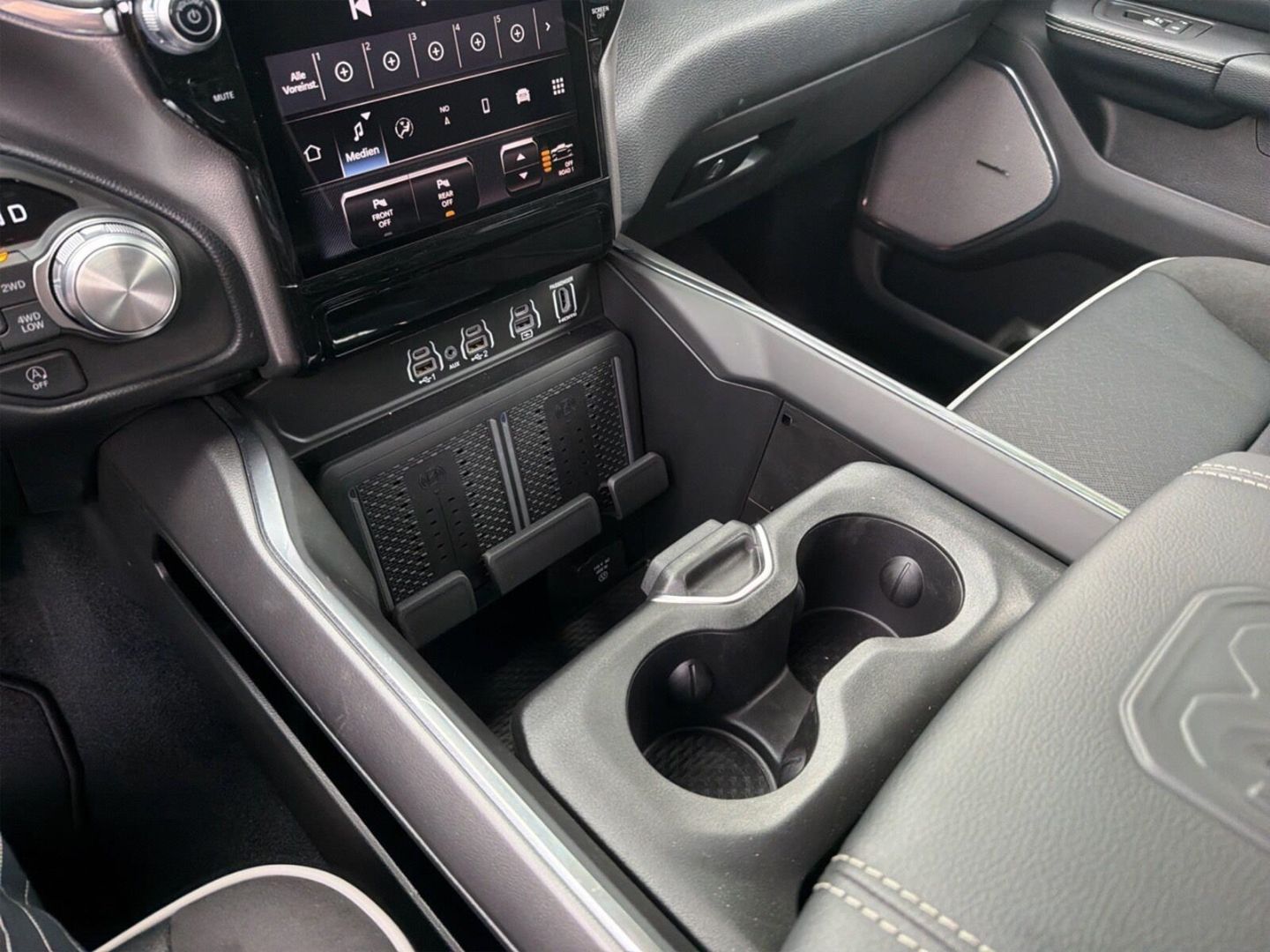 Fahrzeugabbildung Dodge RAM Laramie Night MY26-5,7-V8 -Vollausstattung-