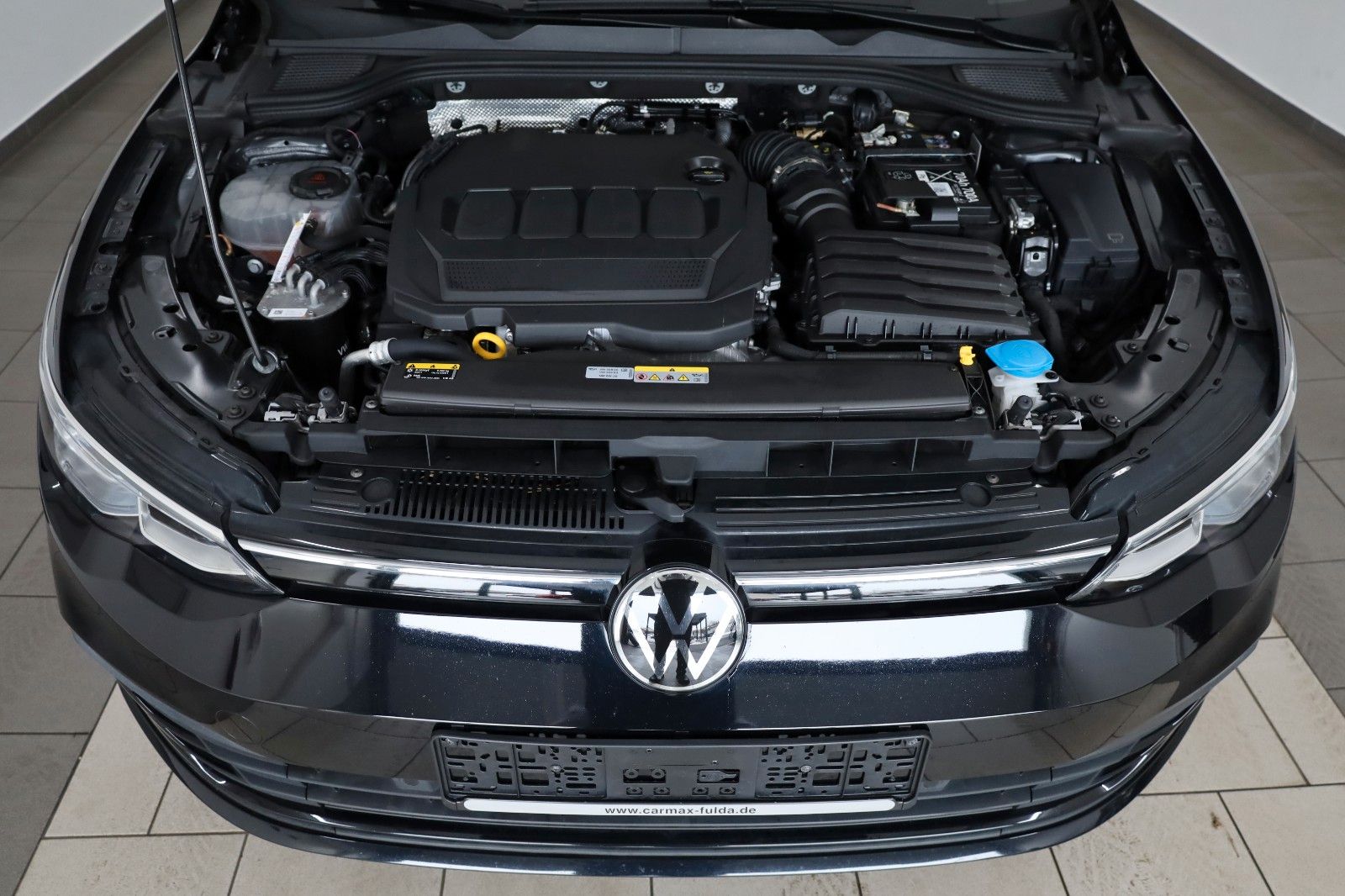 Fahrzeugabbildung Volkswagen Golf VIII Variant Life Navi,LED,SH,PDC,ACC,SR+WR