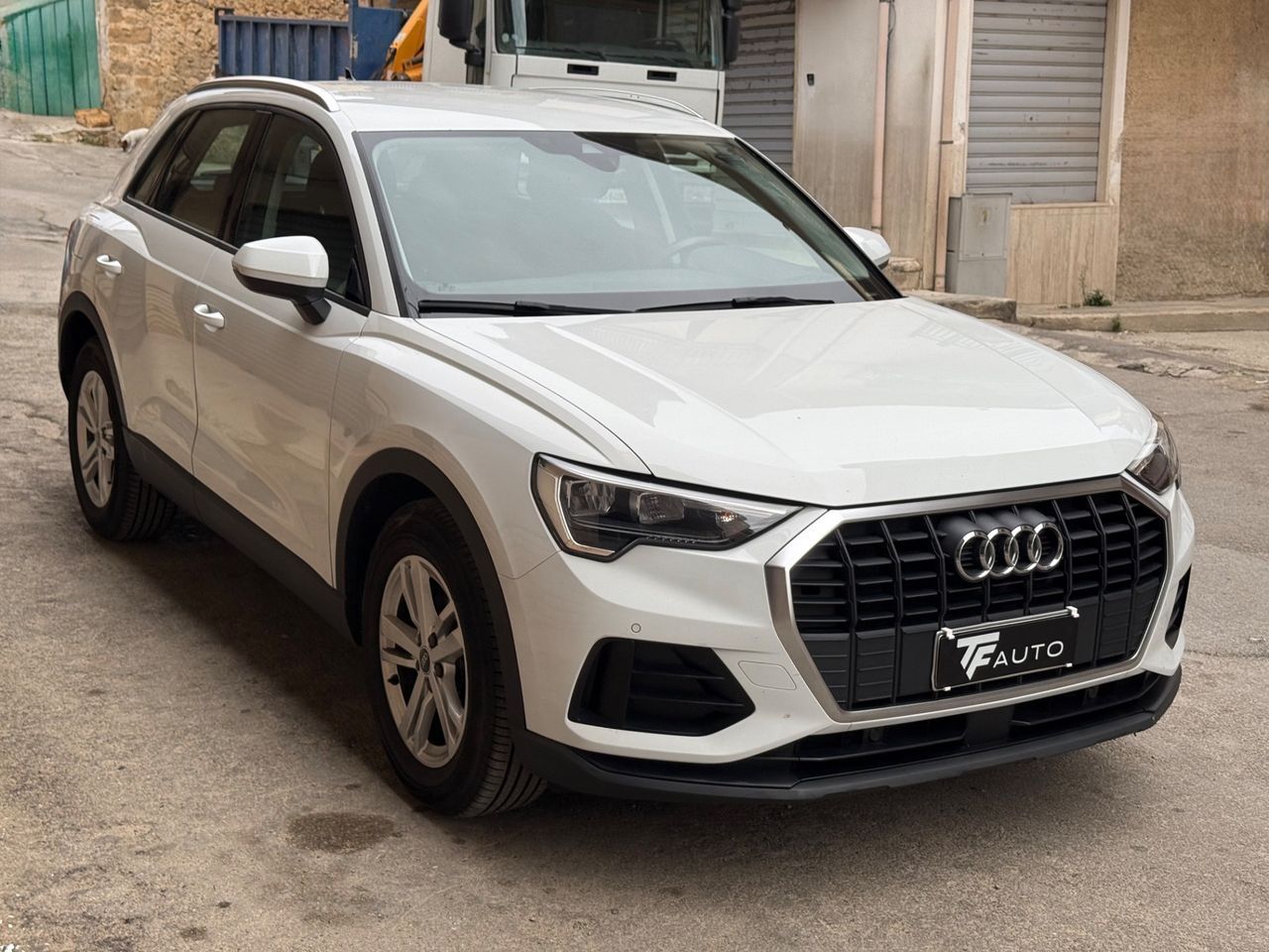 Audi Q3 35 TDI S tronic Business imagem 3