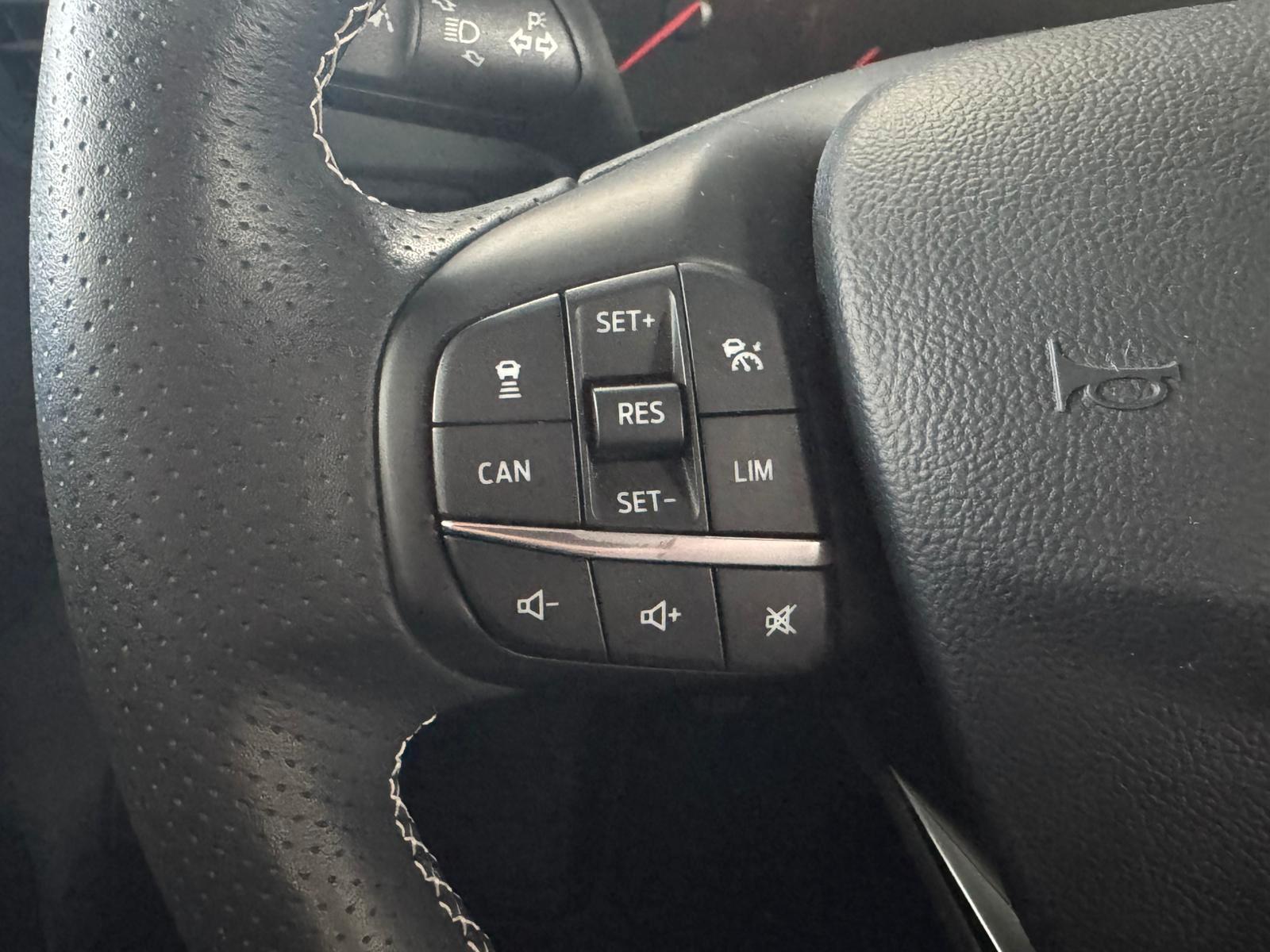 Ford Focus Lim. ST*Navi&Kam*PDC*Shz*Head-up*Panoram.