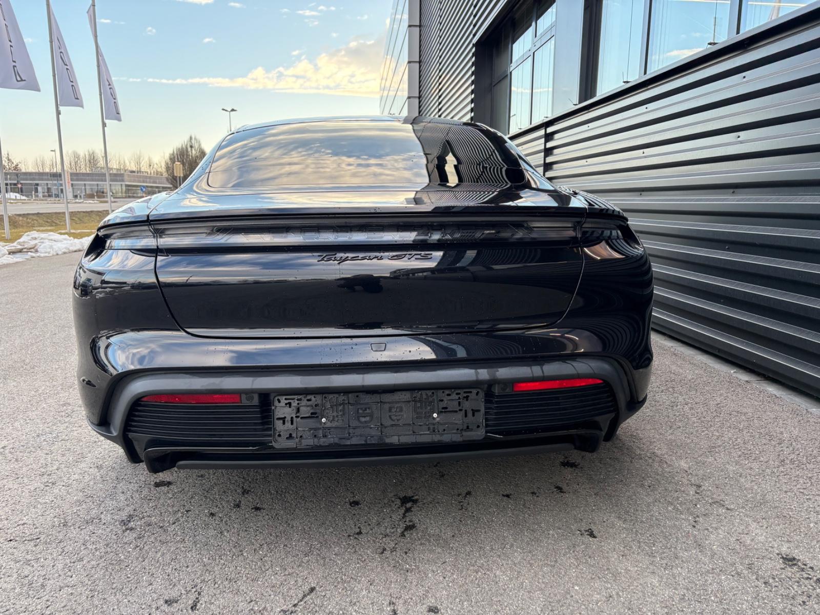 Porsche Taycan GTS-PANO-INNO-BOSE-HEAD UP-1.HAND