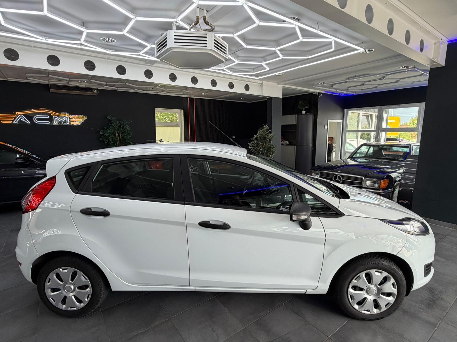 Ford Fiesta Ambiente * 1 HAND *
