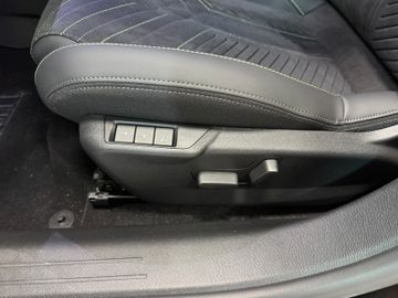 Fahrzeugbestand 12 Peugeot 208 Hybrid 145 GT e-Sitz+Alcantara+360 Grad