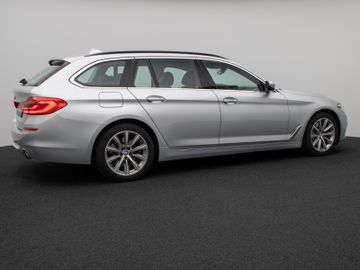Fahrzeugabbildung BMW 530i LuxuryLine Kamera HUD Komfort SoftCl Alarm