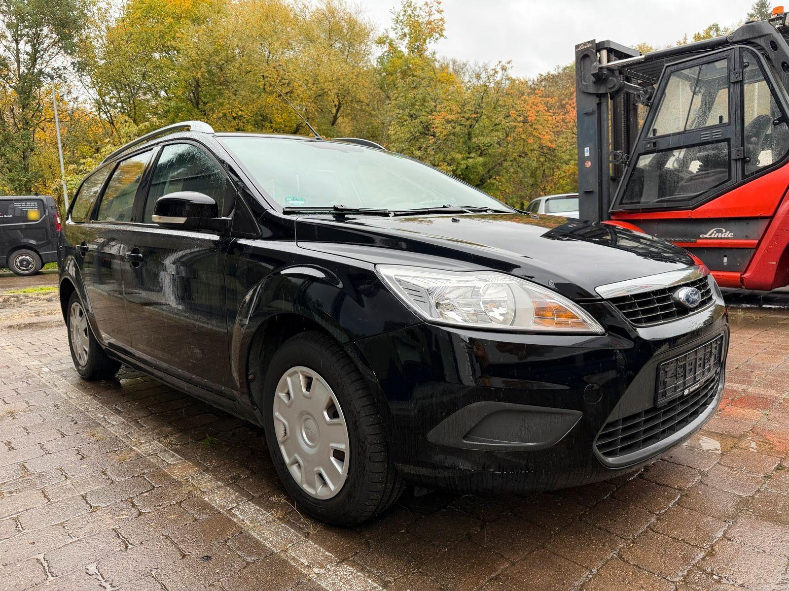 Ford Focus 2010 — rear view