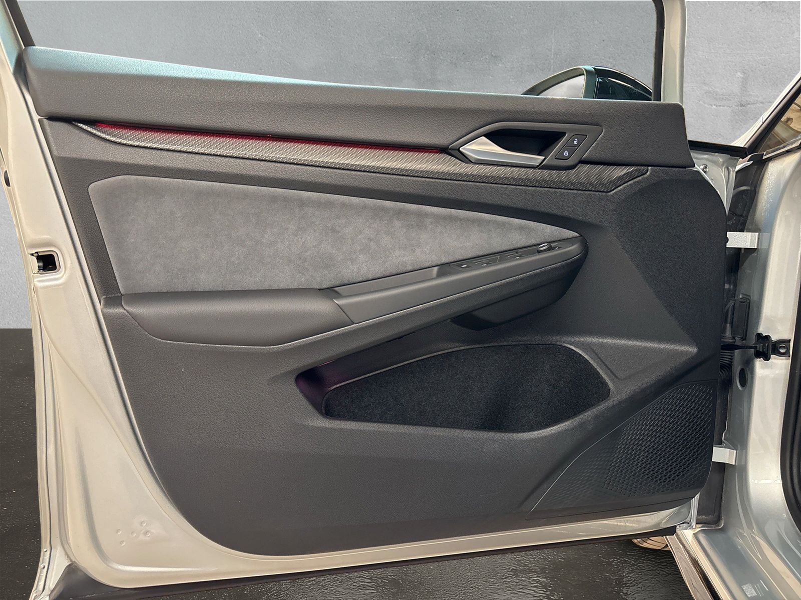 Fahrzeugabbildung Volkswagen Golf Variant 2.0 TDI R-Line AHK Kamera AppConnec