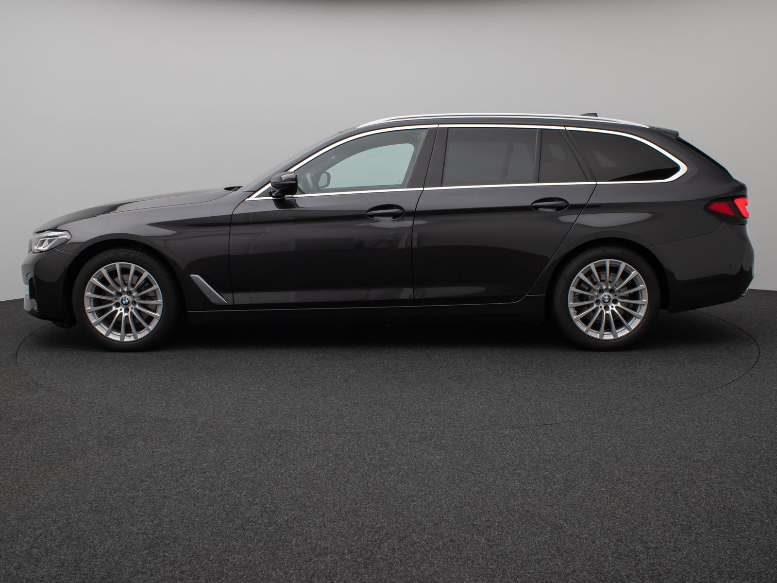 Fahrzeugabbildung BMW 520d Kamera DAB 4xKlima Leder M Sport AHK Alarm