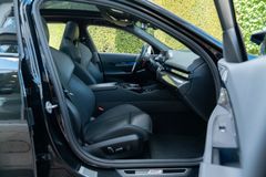 BMW M5 Limousine/ DRIVING PROF. / COMFORT PAKET/ B&W BMW M5 Limousine/ DRIVING PROF. / COMFORT PAKET/ B&W