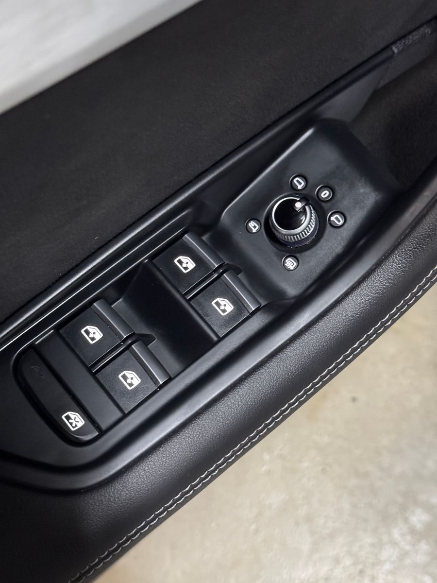 Fahrzeugabbildung Audi A4 35 TDI S-LINE BLACK RS4 SITZE MASSAGE VIRTUAL