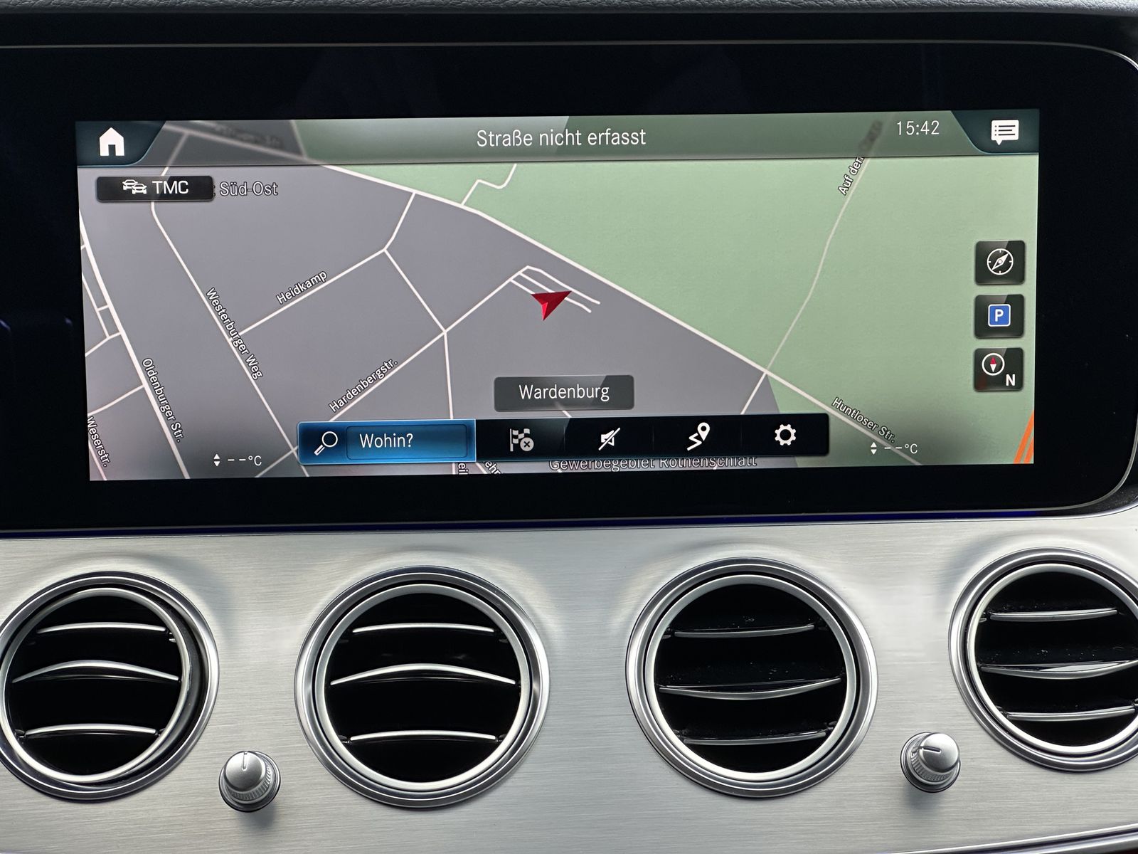 Fahrzeugabbildung Mercedes-Benz E 300d 4M T AMG-Line NAV+LED+360°+HUD+AHK+VC+ACC