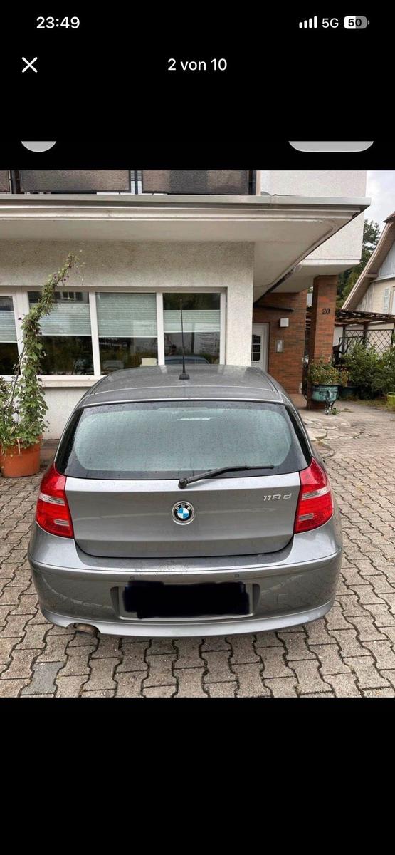 BMW 118 2011 — rear view