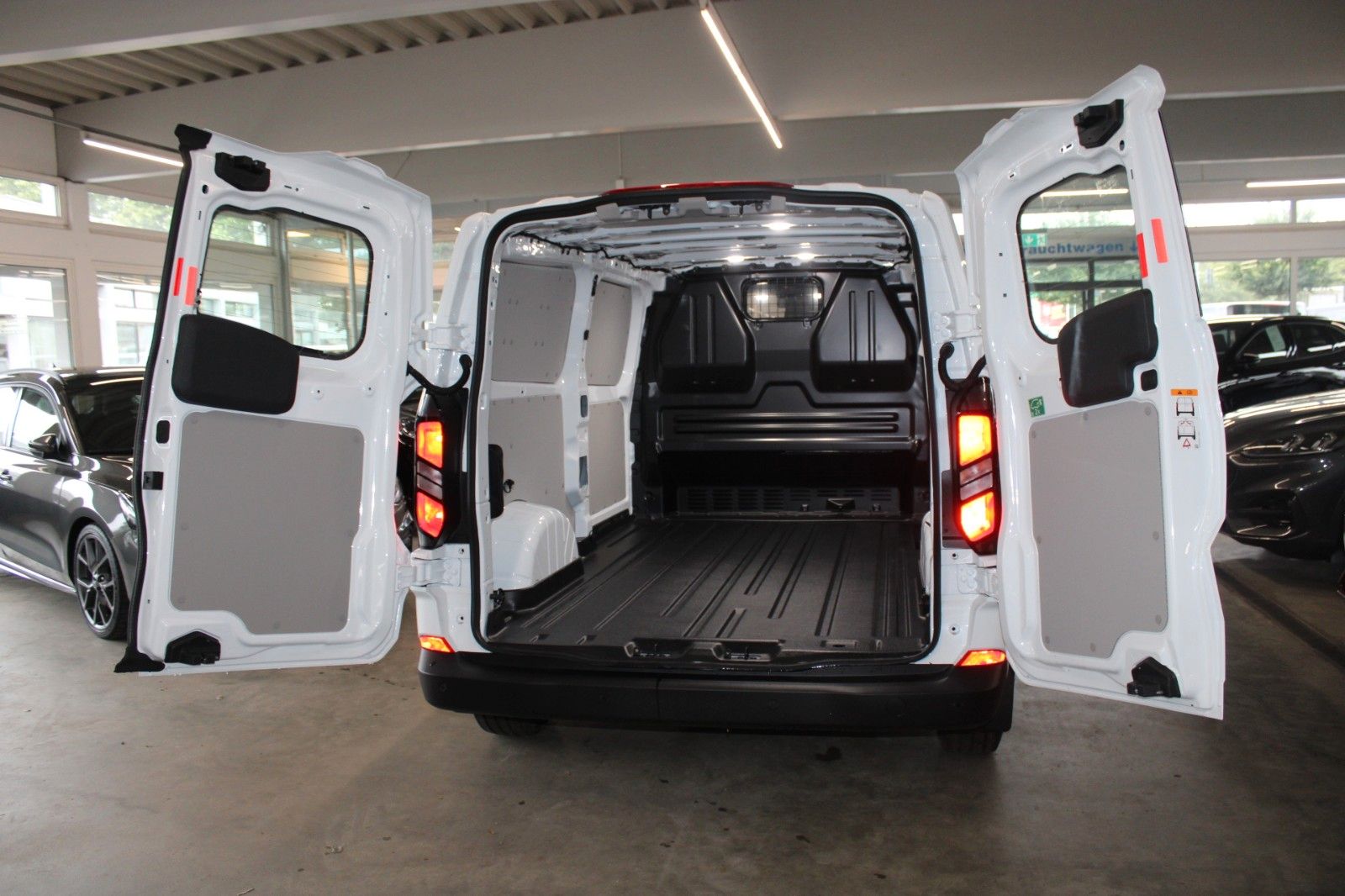 Fahrzeugabbildung Ford Transit Custom TREND L2 Kasten LED NAVI ACC uvm.
