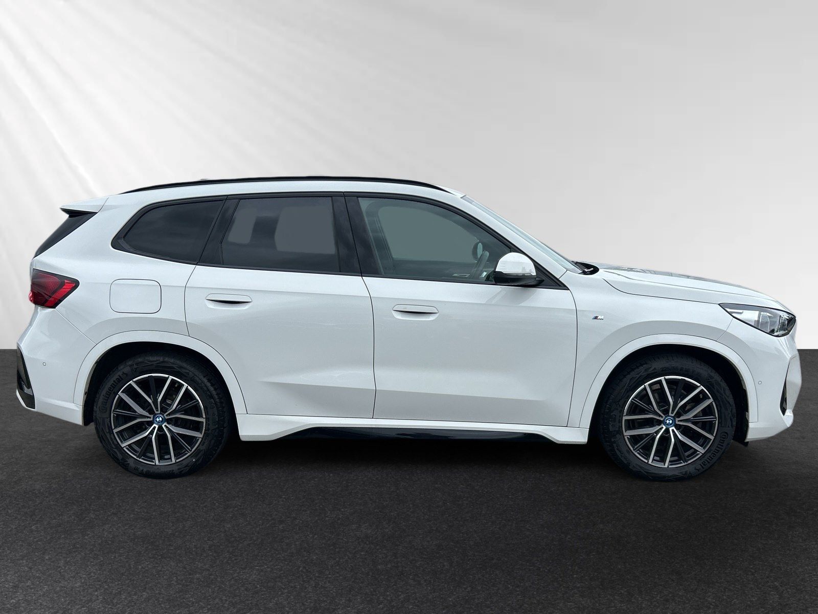BMW iX1 xDrive30 M Sport AHK Pano Head-Up H K foto 2