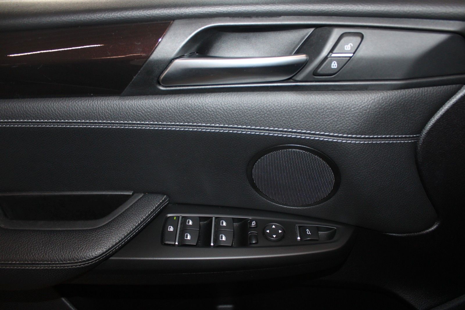Fahrzeugabbildung BMW X3 xDrive28i xLine Aut. AHK HUD LEDER STDHZ uvm.