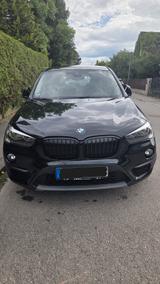 BMW X1 sDrive18d Navi AHK HUD SHZ Tempomat Automatik - BMW X1 Gebrauchtwagen in München