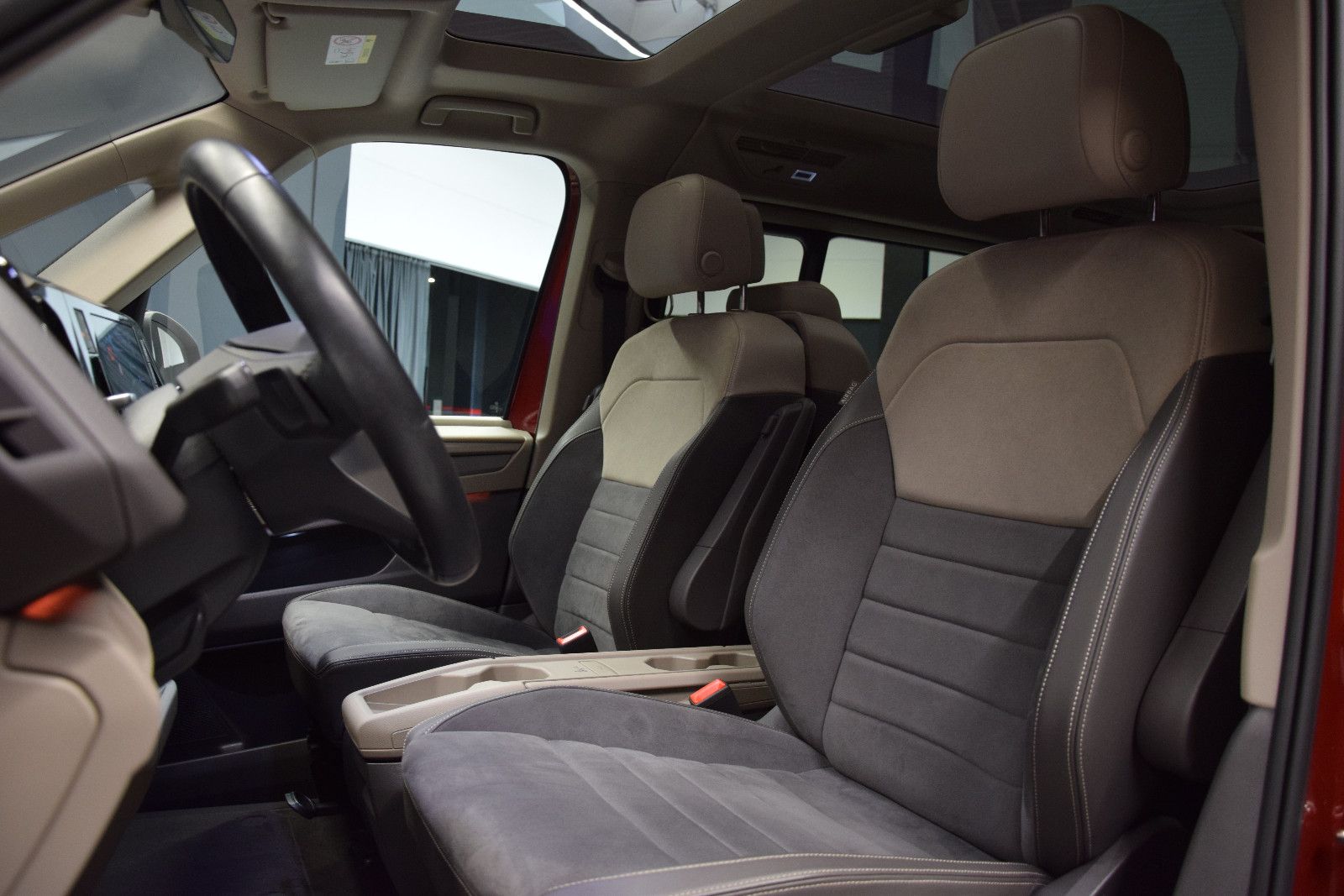Fahrzeugabbildung Volkswagen T7 Multivan ACC DCC AHK HuD Pano Harman Kardon