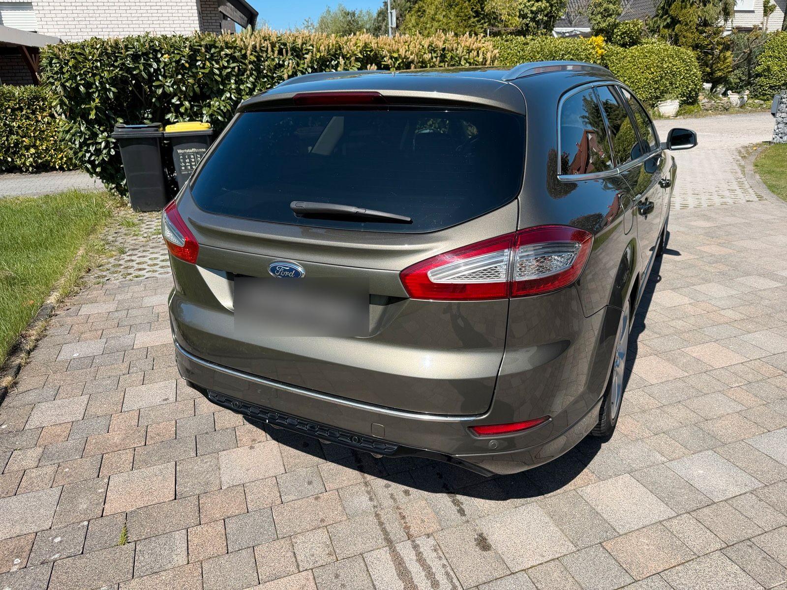 Ford Mondeo 2013 — rear view