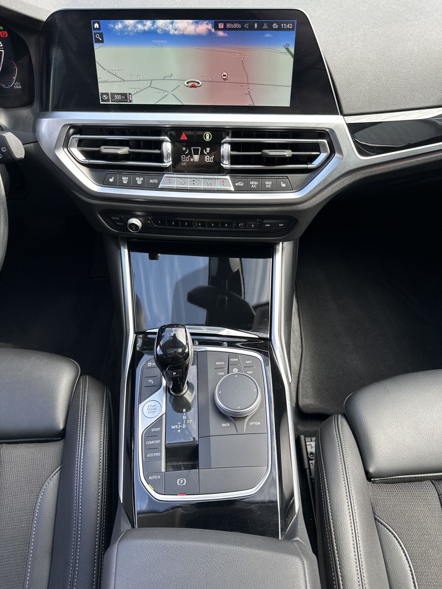 Fahrzeugabbildung BMW 320d Touring xDrive Sport-Line NAV+LED+AHK+PANO