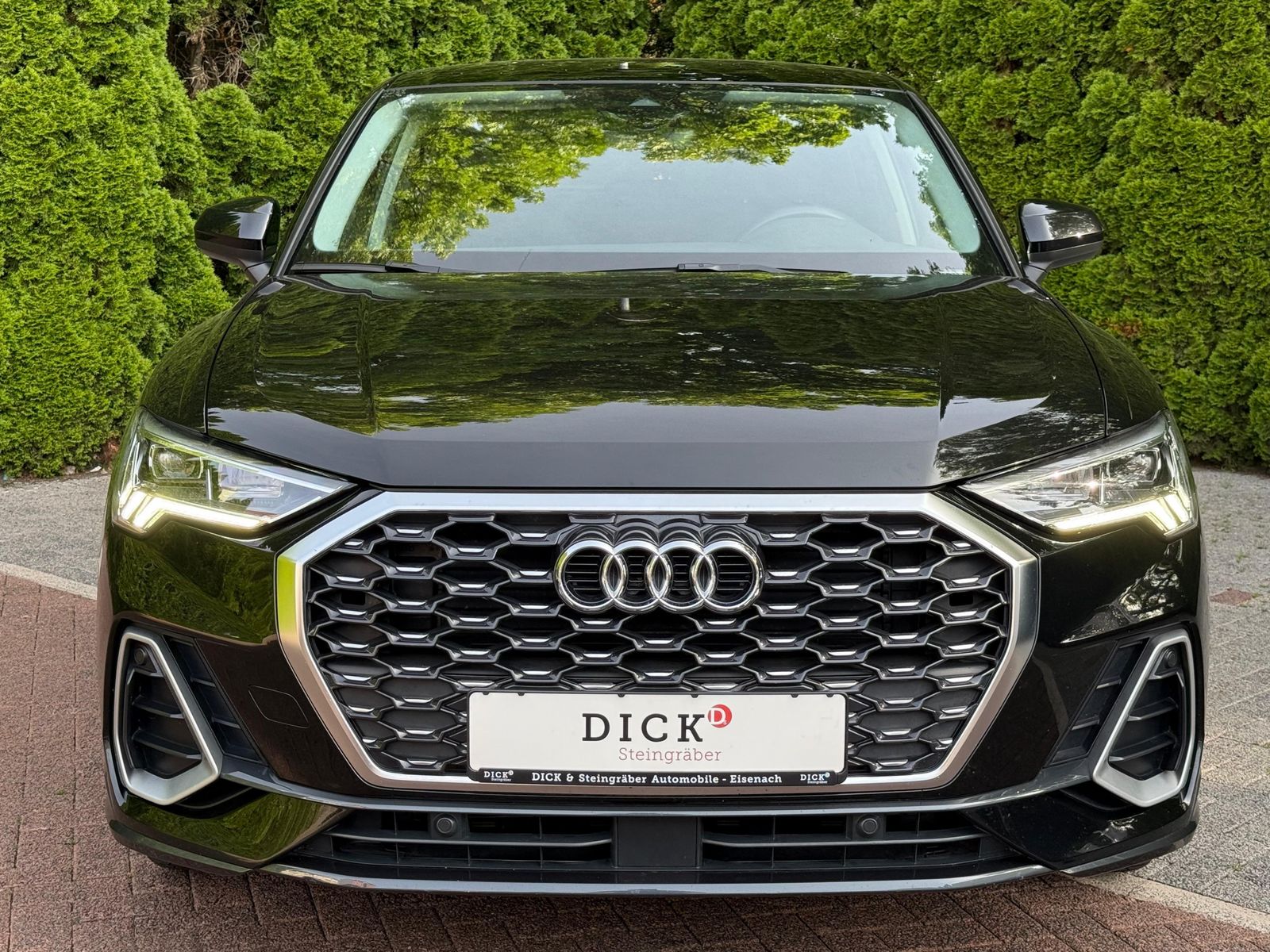 Fahrzeugabbildung Audi Q3 Sportback 35TDI S-tr. S Line LED+PANO+NAV+SHZ