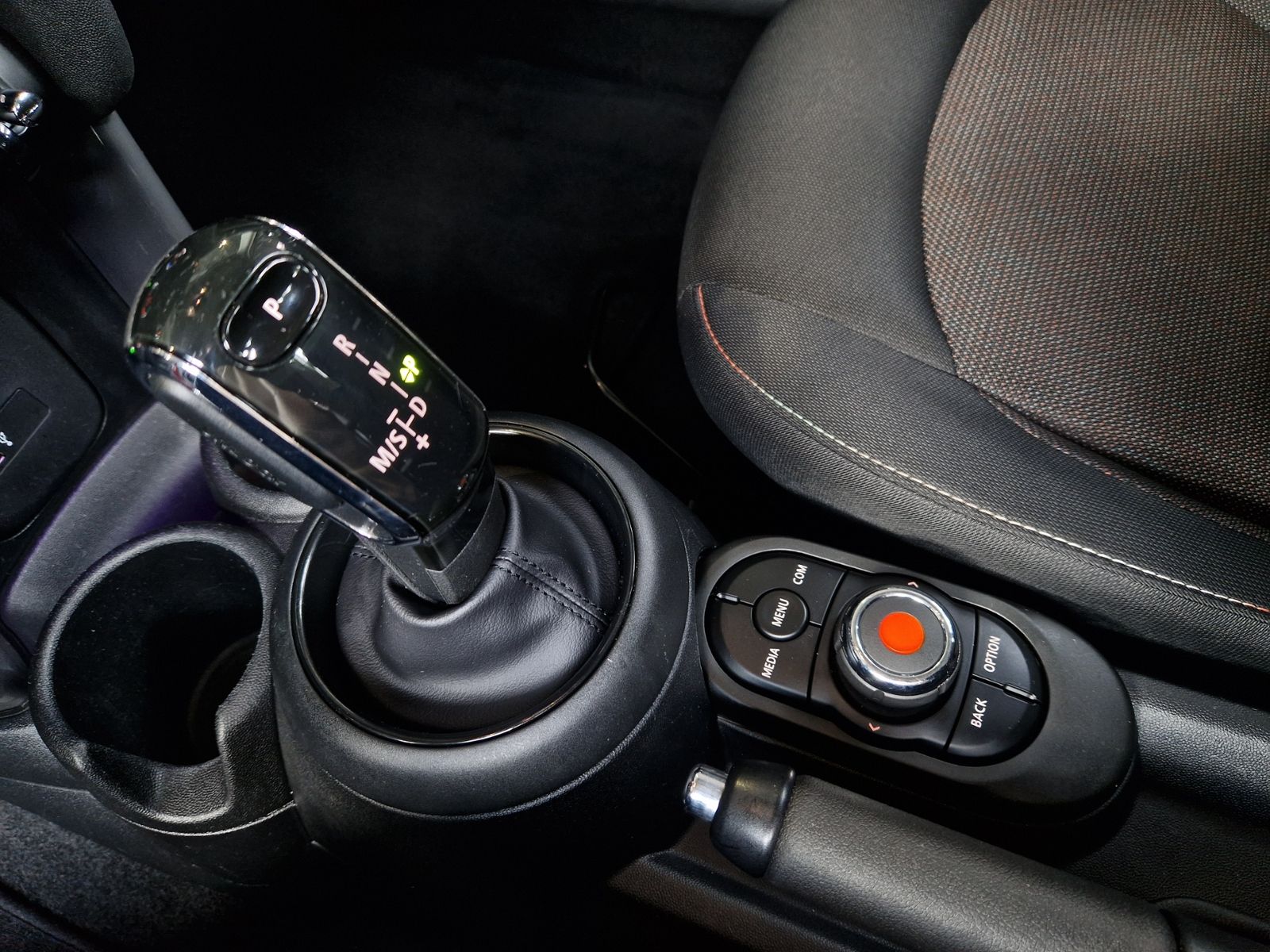 Fahrzeugabbildung MINI Cooper Pepper LED DAB SHZ PDC ALU