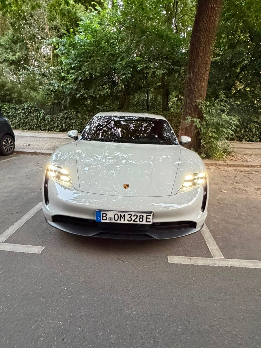 PORSCHE Taycan Turbo 