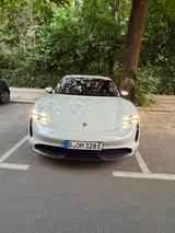 Porsche Taycan Turbo  - Porsche Taycan in Berlin