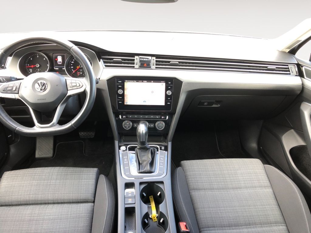 Fahrzeugabbildung Volkswagen Passat Variant 1.6 TDI SCR DSG Business Standhei