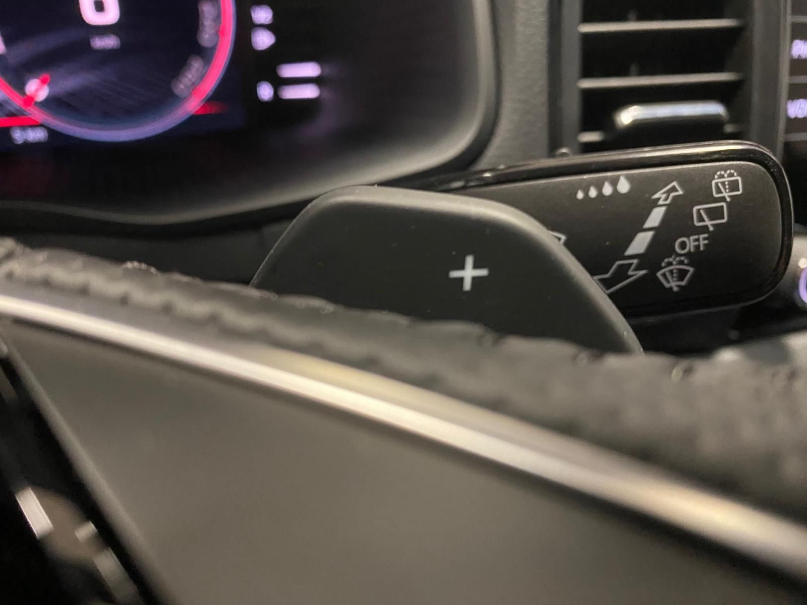 Fahrzeugabbildung SKODA Karoq 1.5 ACT SPORTLINE+5J GA+MATRIX+ACC+360+AHK