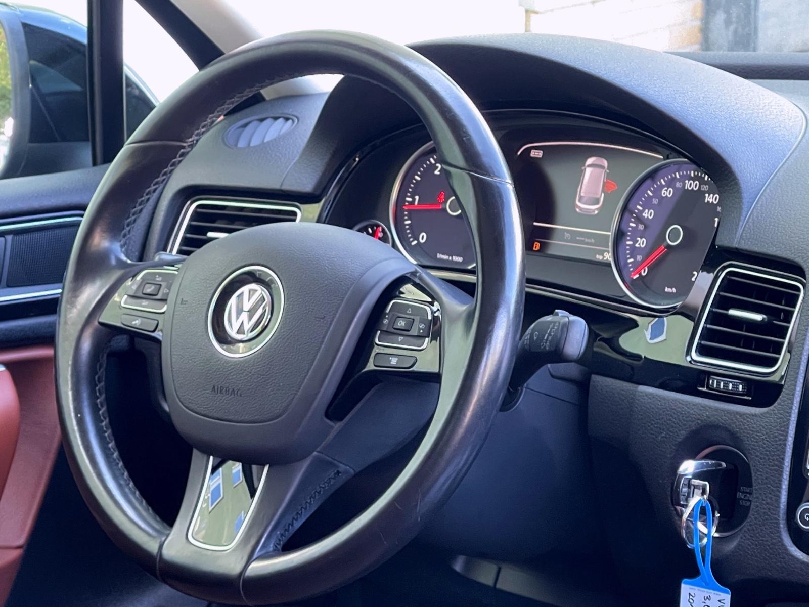 Volkswagen TOUAREG V6 TDI 4 MOTION LEDER PANORA SCHECKHEFT