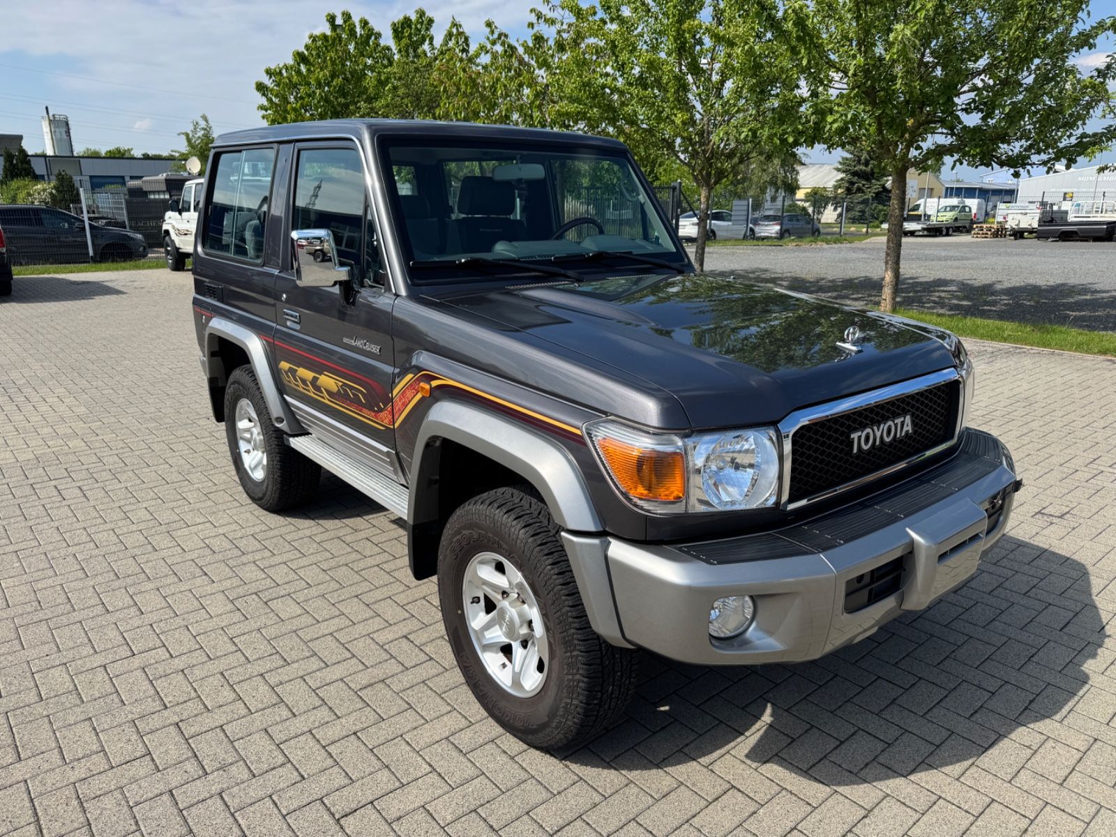 Toyota Land Cruiser GRJ 71 LX diff. M T grau Voll foto 2