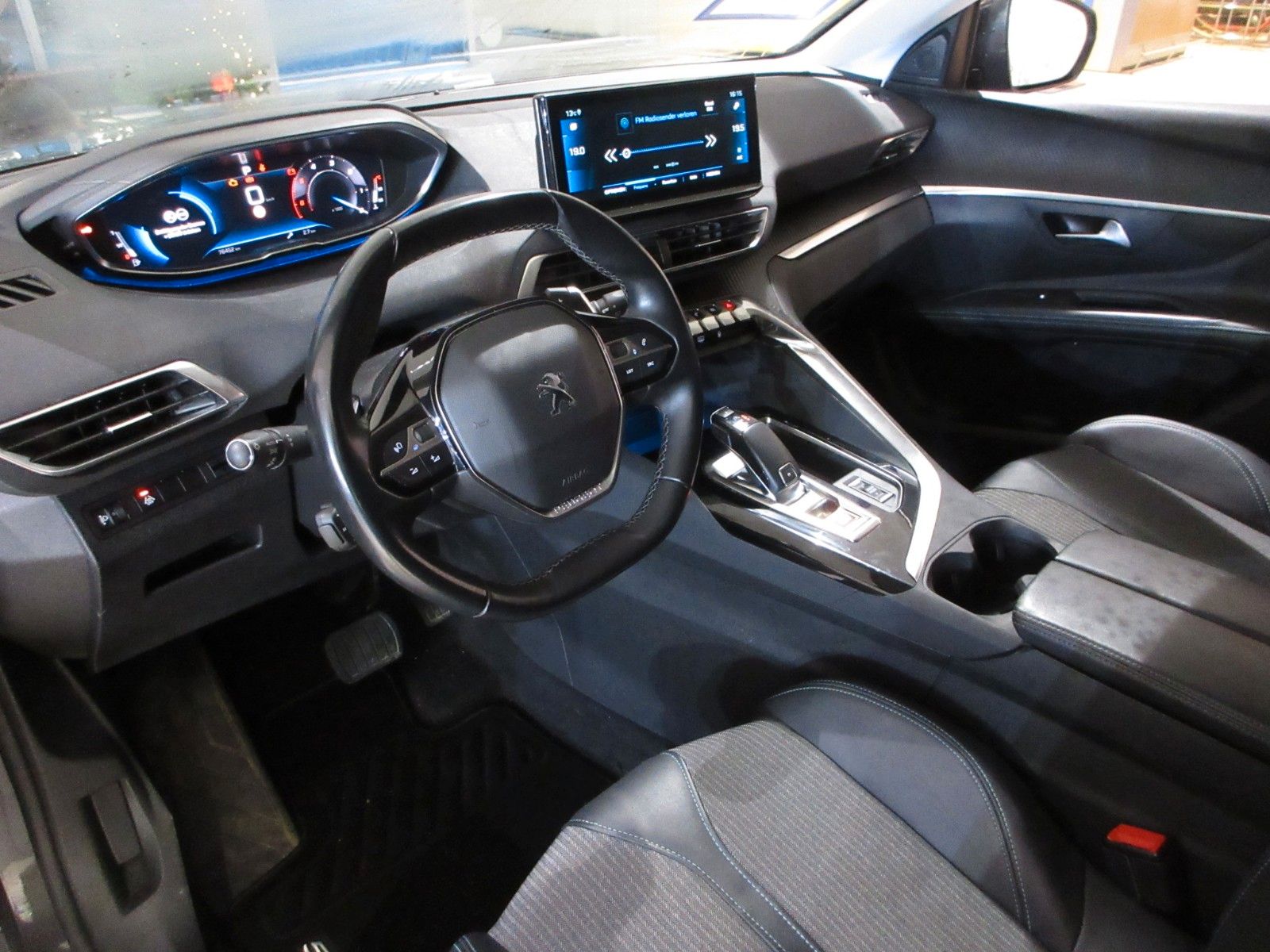 Fahrzeugabbildung Peugeot 5008 Allure 1.5D LED/NAVI/R´CAM/PDC/7-SITZ