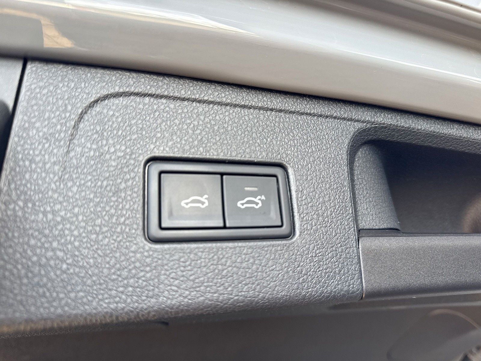 Fahrzeugabbildung Volkswagen Passat 4Motion*R-Line*1-2000 Edition*Keyless*ACC