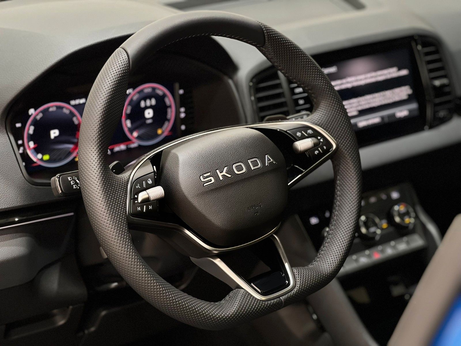 Fahrzeugabbildung SKODA Karoq Sportline 4x4 -Leder - AHK - Pano - Rfk