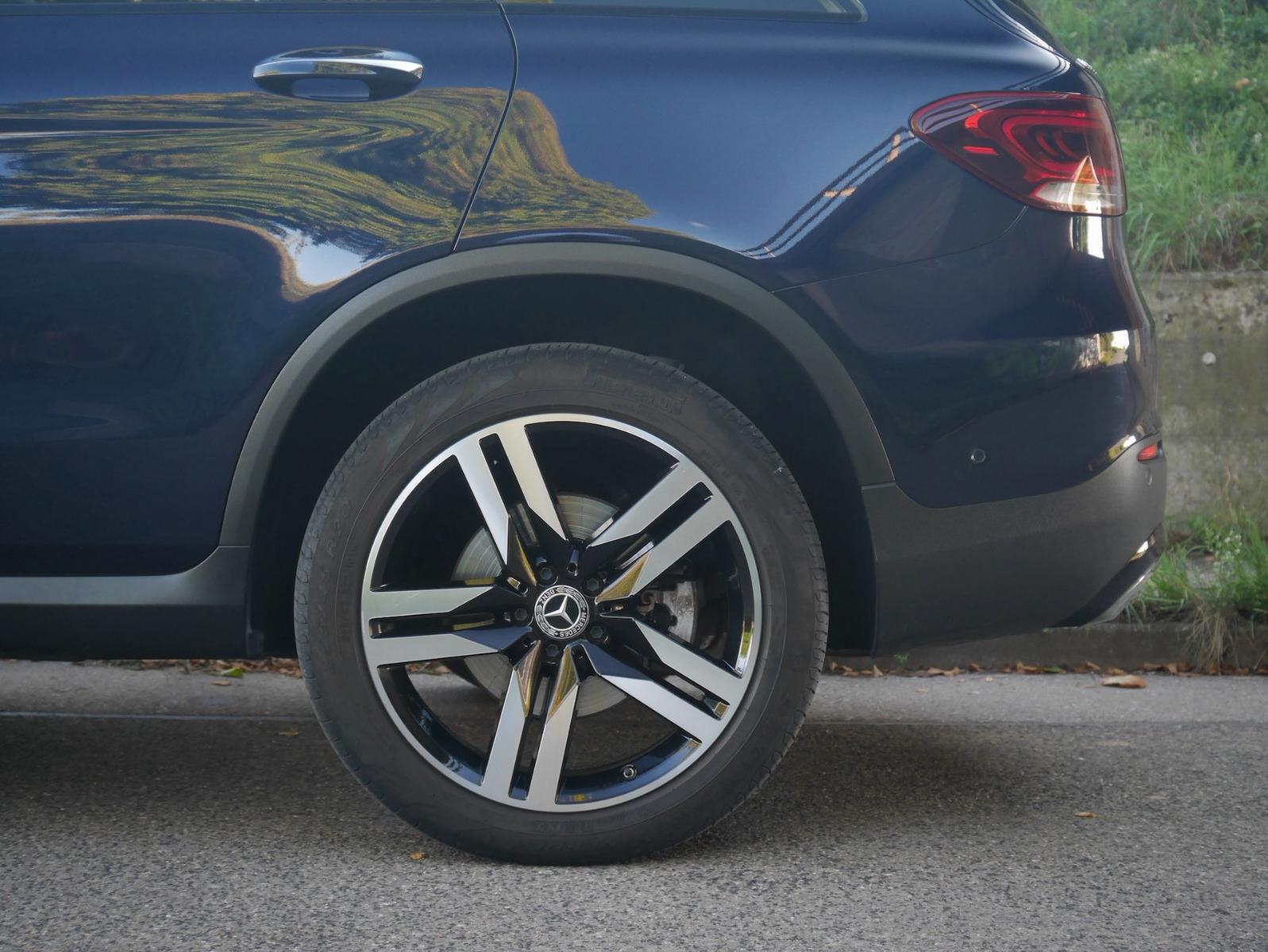 Mercedes-Benz GLC 300 e 4Matic Plug-In-Hybrid//AMG Line