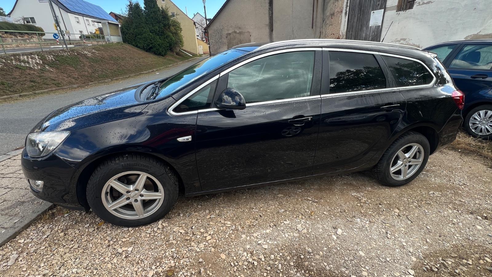 Opel Astra 2011 — photo 6