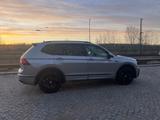 Volkswagen Tiguan Allspace 2.0 TDI R-Line DSG 4MOTION High. - Volkswagen Tiguan Allspace: Von Privat