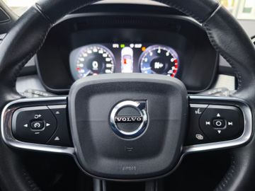 Volvo XC40 Momentum 2WD*AHK*LED*SHZ*Kamera*PDC*