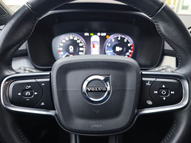 Volvo XC40 Momentum 2WD*AHK*LED*SHZ*Kamera*PDC*