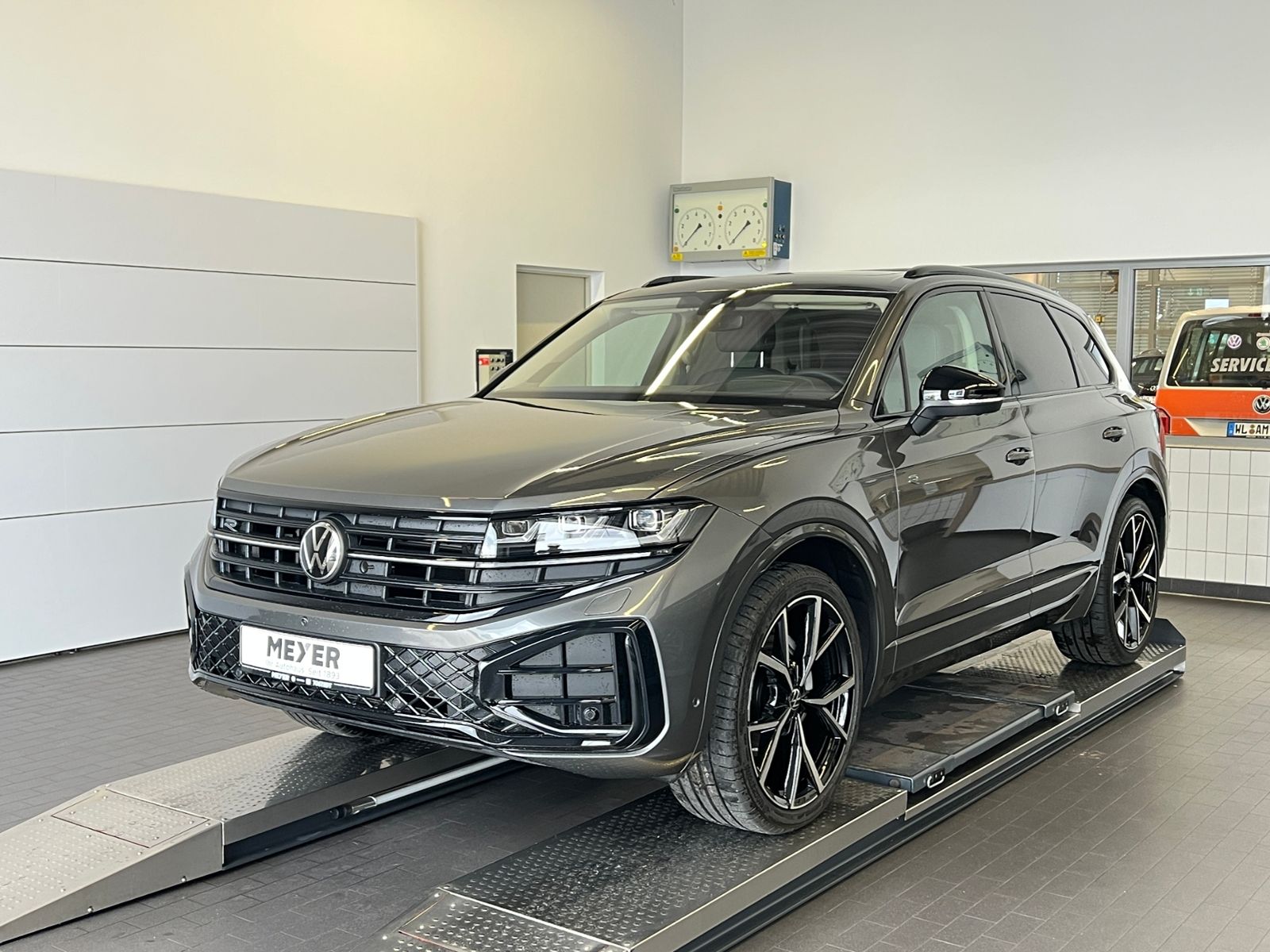 Fahrzeugabbildung Volkswagen Touareg R-Line 3.0 TDI 4MOTION *AHK, BlackStyle,