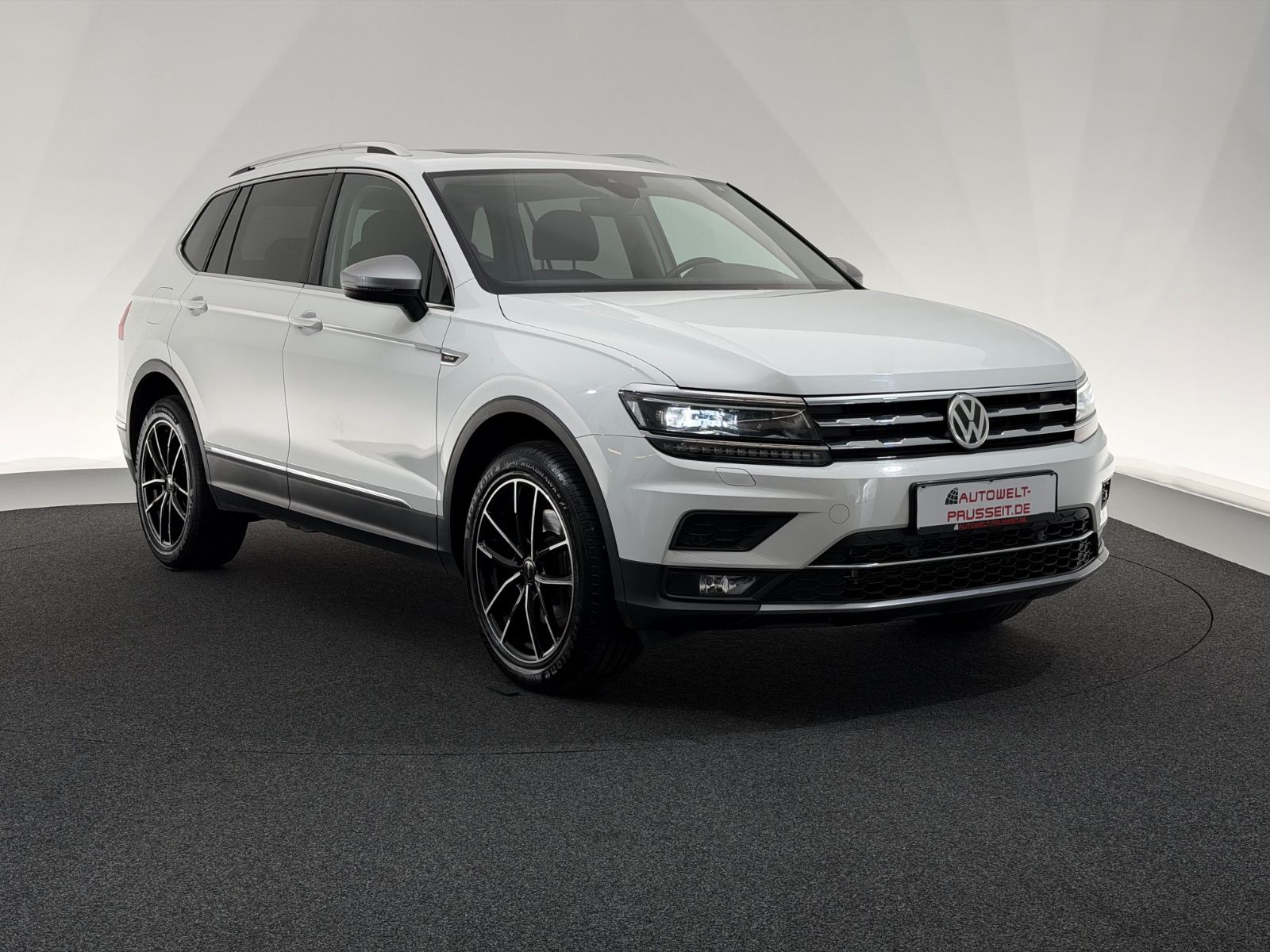 Gebrauchtwagen Volkswagen Tiguan Tiguan 2.0 TDI Allsp. 4Mo.*HIGHLINE*LED-PANO-AHK in Künzell