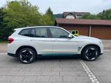BMW IX3 - BMW iX3: Automatik