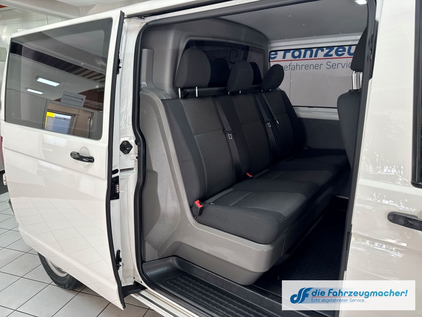 Fahrzeugabbildung Volkswagen T6.1 Transporter DSG MIXTO DOKA  lang 4Motion 2.