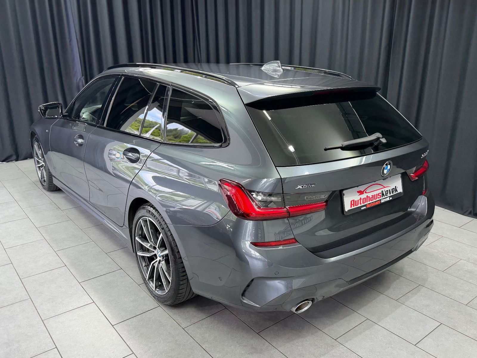 Fahrzeugabbildung BMW 320d Touring xDrive M Sport|HIFI|HuD|LEDER|KAMER