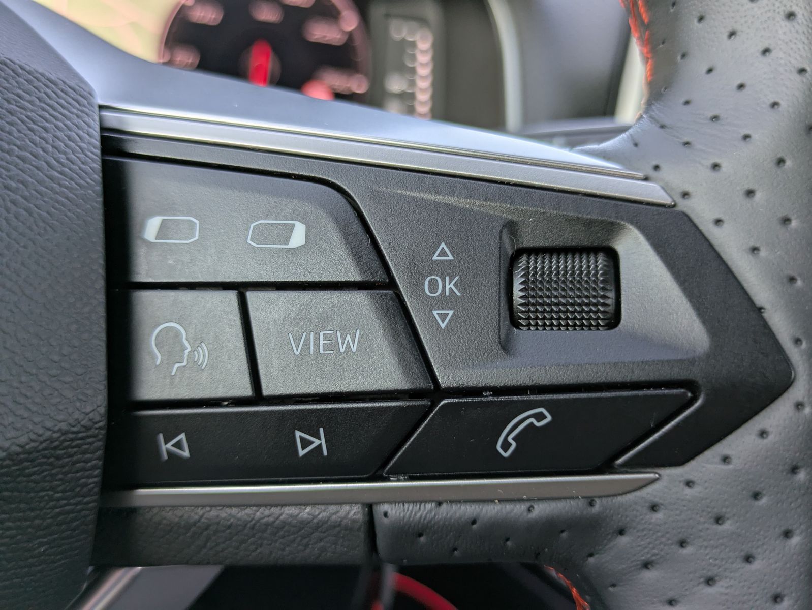 Fahrzeugabbildung SEAT Arona 1.5 TSI FR DSG AHK*ACC*LED*APP*DAB*KAMERA
