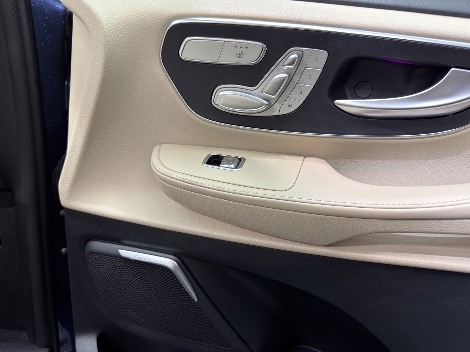 Fahrzeugabbildung Mercedes-Benz V250d lang EXCLUSIVE|AMG|BURMESTER|PANO|ACC|360°