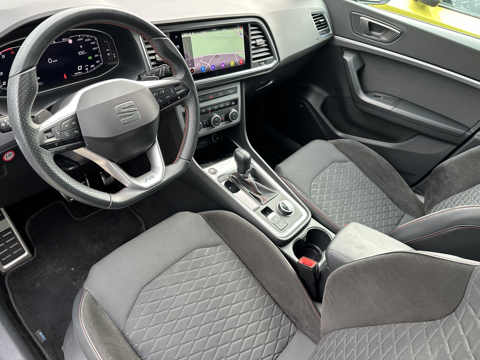 Fahrzeugabbildung SEAT Ateca FR 4Drive NAV+LED+19ZOLL+VCOCKPIT+KAM+ACC