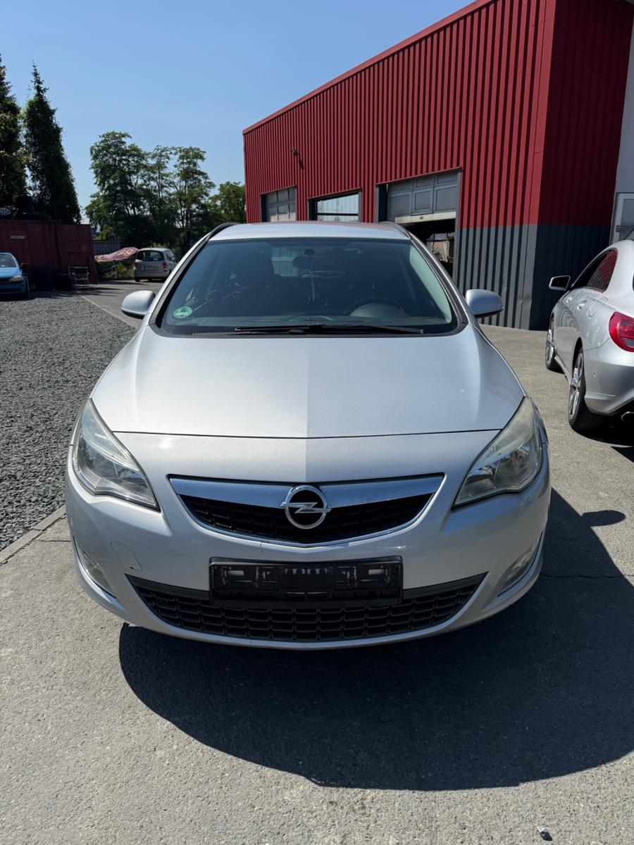 Opel Astra J Sports Tourer Design Edition